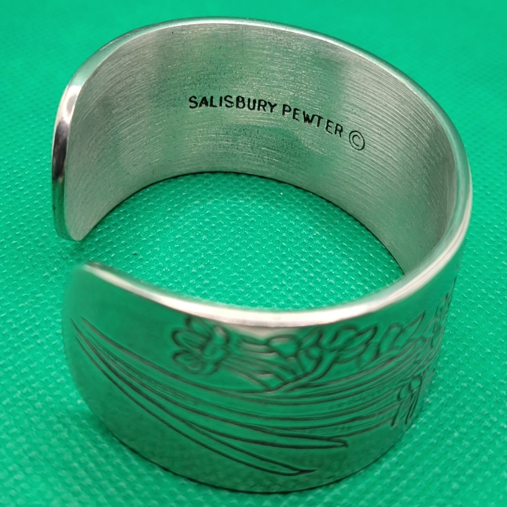 Salisbury Pewter Cuff Bracelet w/ Box December Flower Engraving USA Made (S2) - Picture 6 of 7
